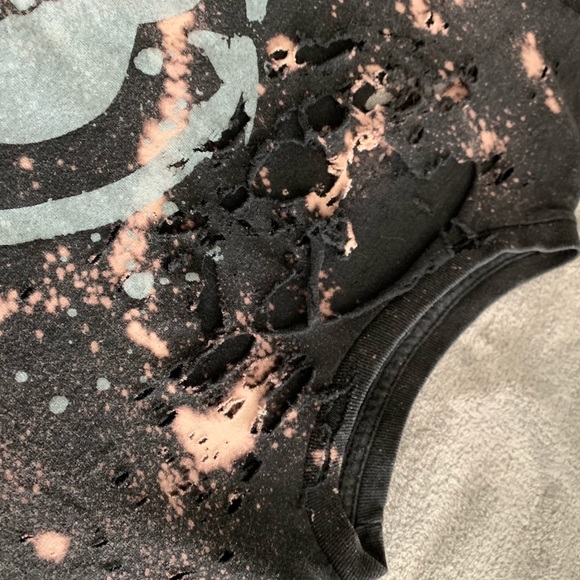 DISTRESSED BAND TEE - Picture 2 of 3